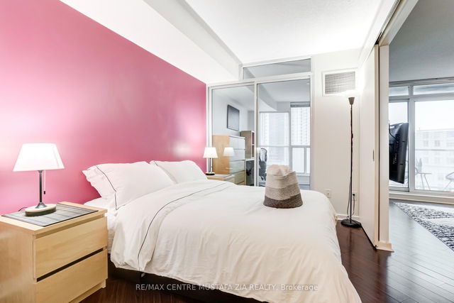 1204 - 208 Queens Quay W