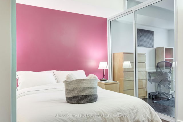 1204 - 208 Queens Quay W