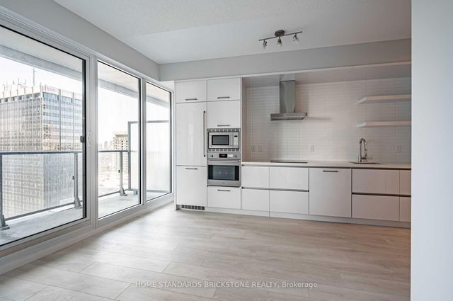 2406 - 2221 YONGE Street