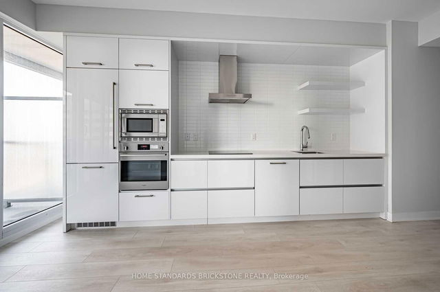 2406 - 2221 YONGE Street