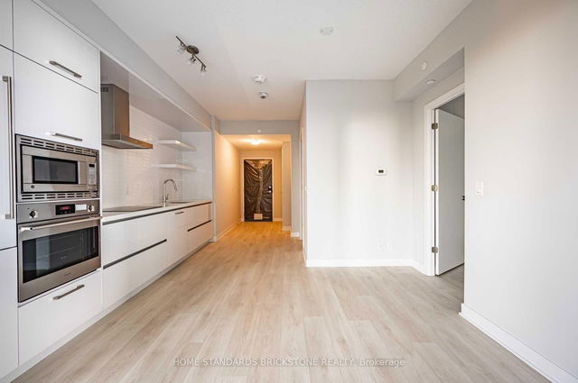 2406 - 2221 YONGE Street