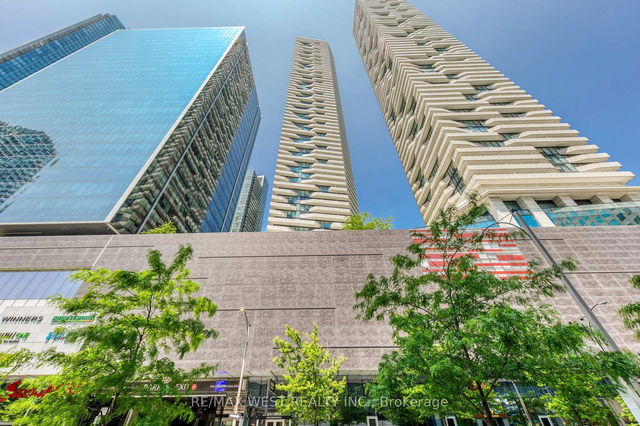 2004 - 100 Harbour Street