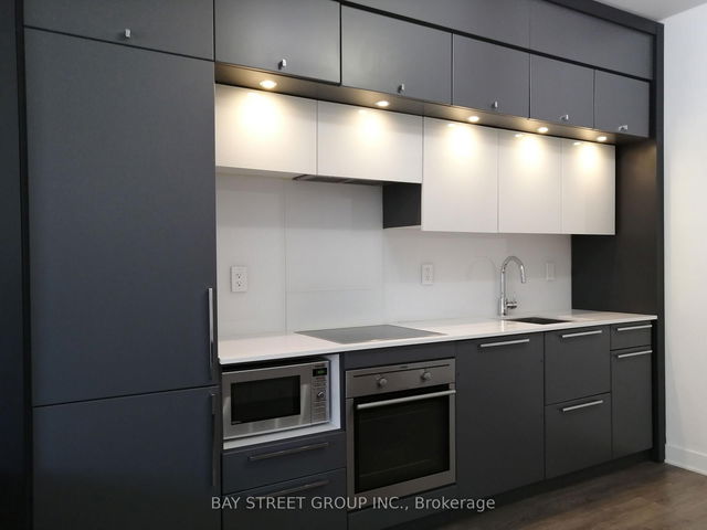 1207 - 15 Grenville Street