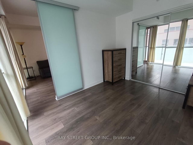 1207 - 15 Grenville Street