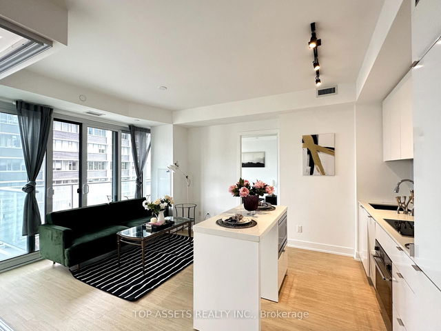 1707 - 7 Grenville Street
