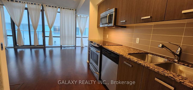 501 - 832 Bay Street