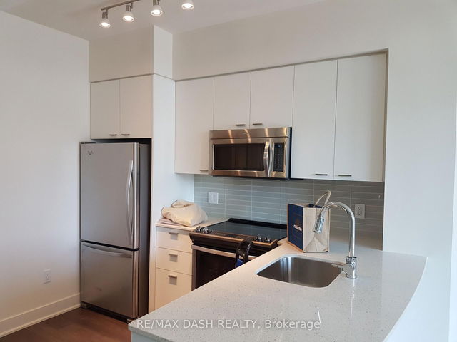1109 - 30 Roehampton Avenue