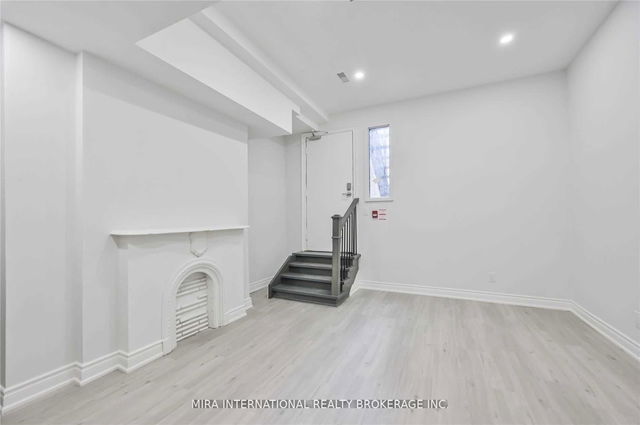 101 - 414 Dundas Street E