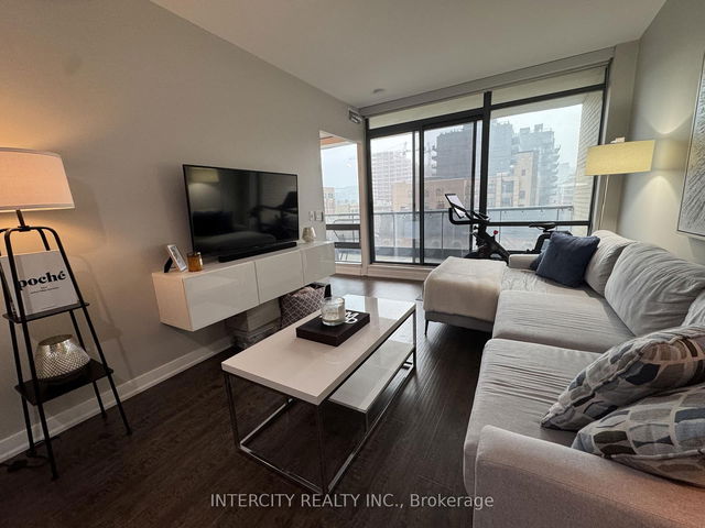 606 - 438 King Street W