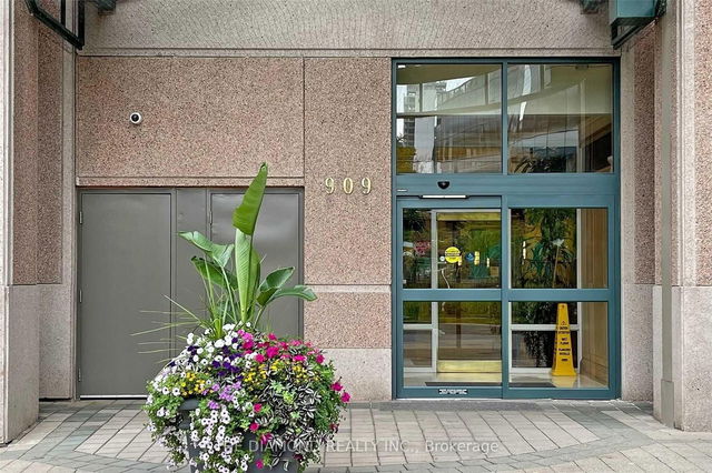 416 - 909 Bay Street