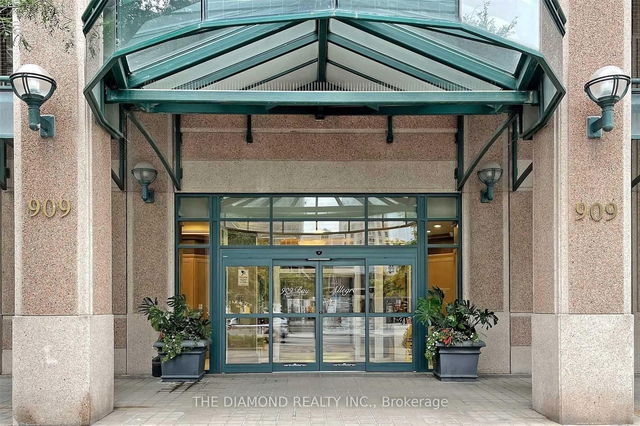416 - 909 Bay Street