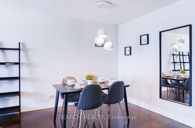 1904 - 717 Bay Street W