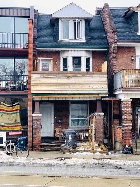 1393 Dundas Street W