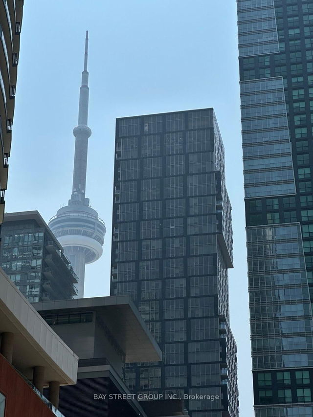 702 - 327 King Street W
