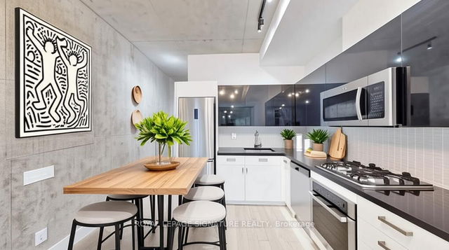 203 - 39 Brant Street