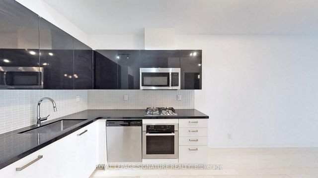 203 - 39 Brant Street