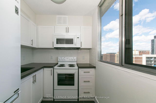 1205 - 33 Isabella Street