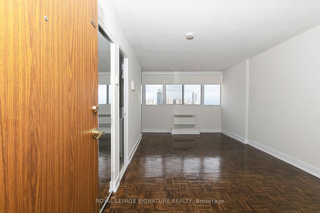 1205 - 33 Isabella Street