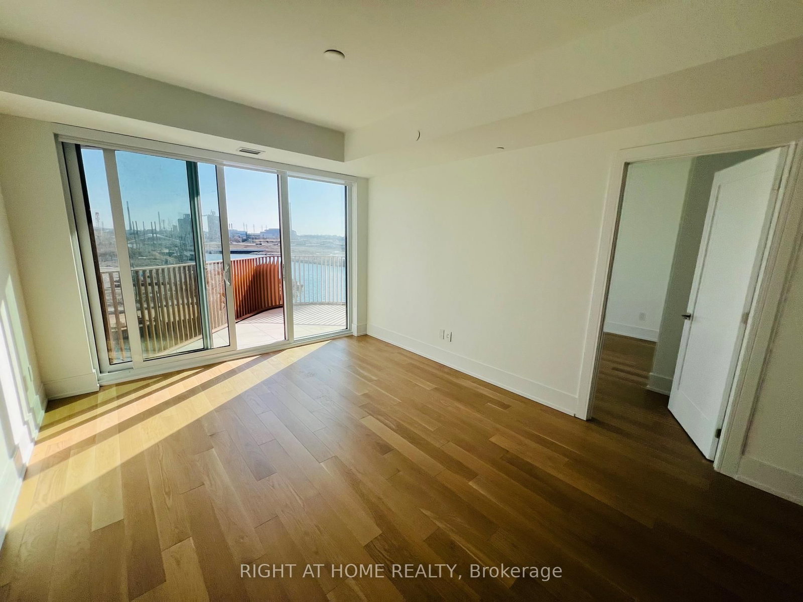 155 Merchants' Wharf, Unit 510 - Photo 18