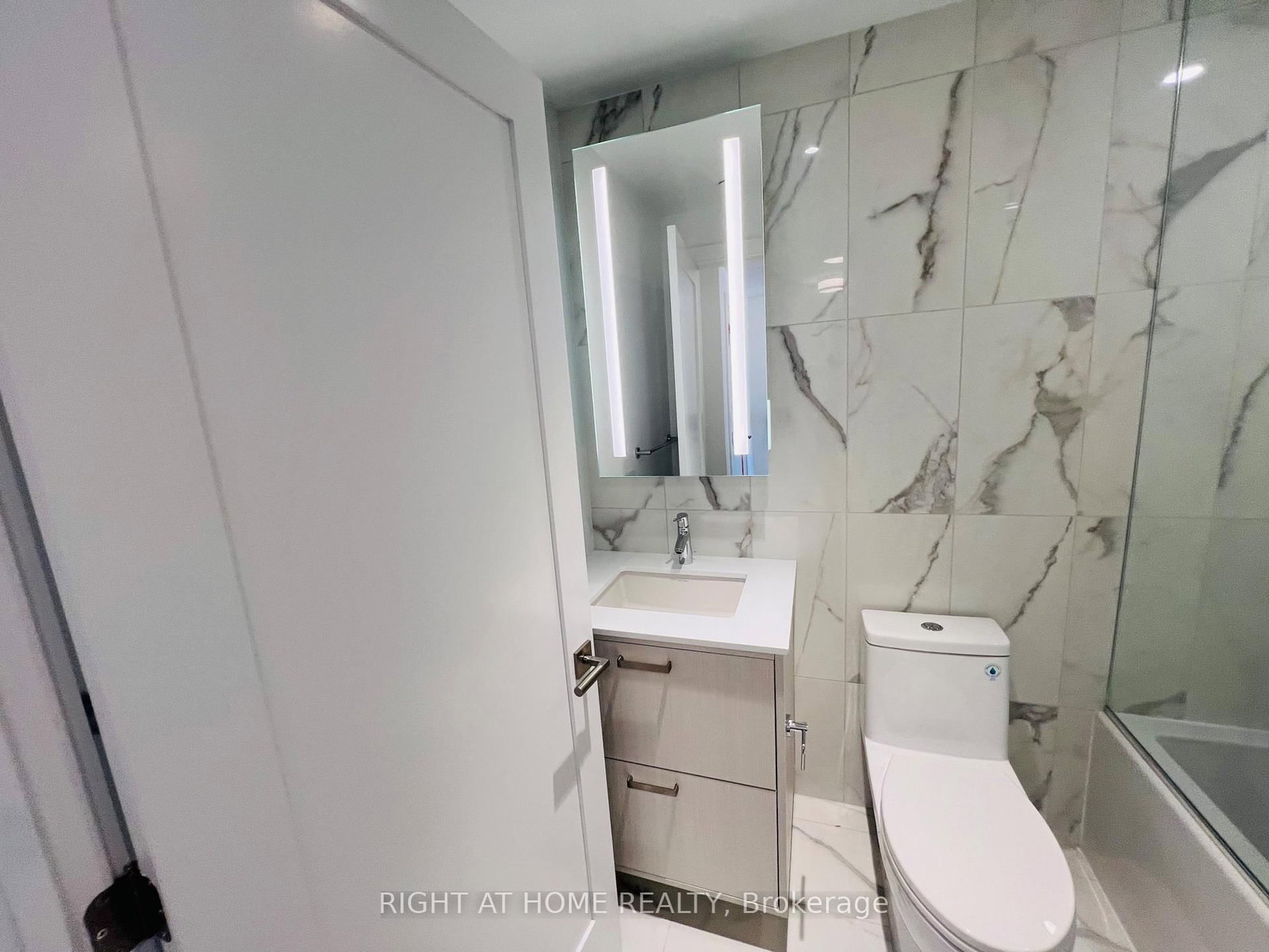 155 Merchants' Wharf, Unit 510 - Photo 21