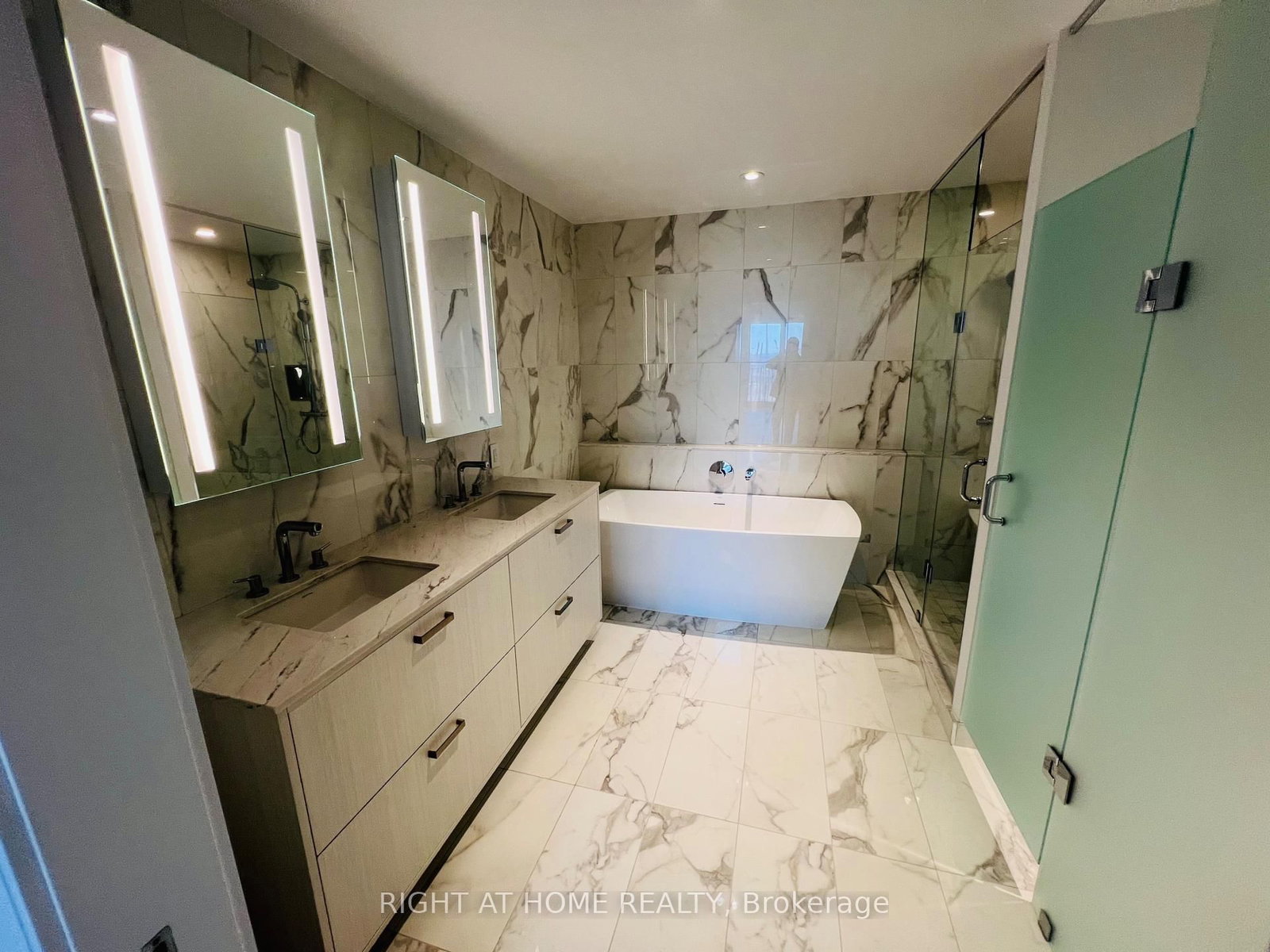 155 Merchants' Wharf, Unit 510 - Photo 22