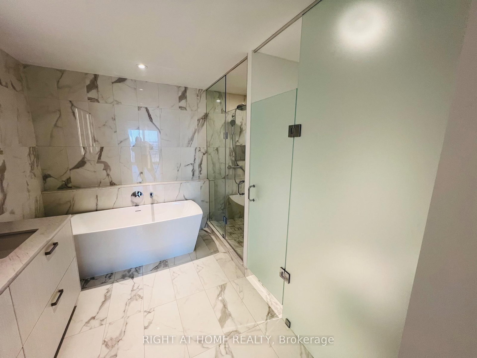 155 Merchants' Wharf, Unit 510 - Photo 23