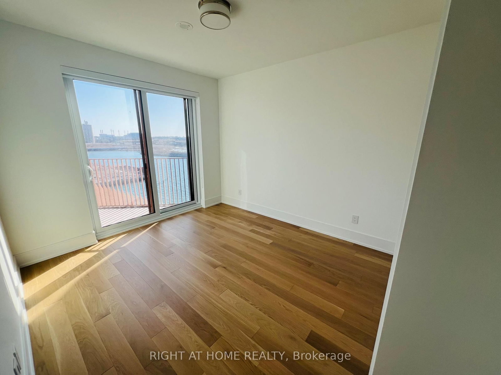 155 Merchants' Wharf, Unit 510 - Photo 27