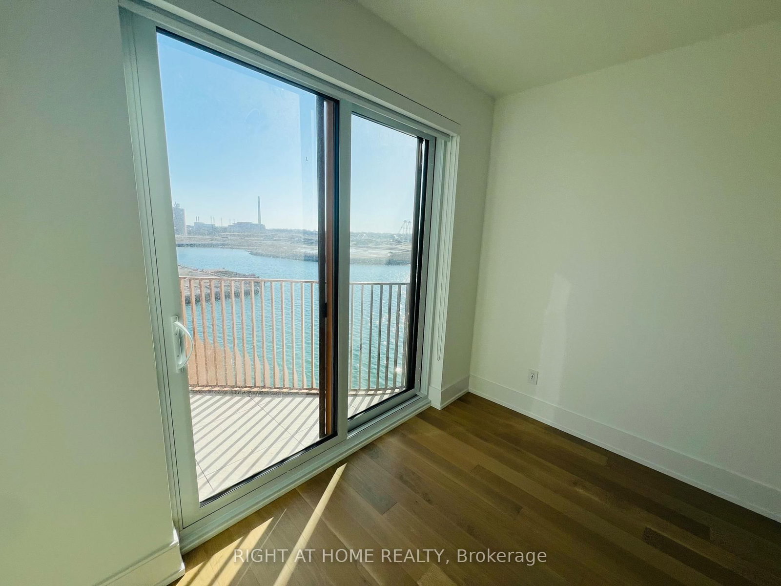 155 Merchants' Wharf, Unit 510 - Photo 28