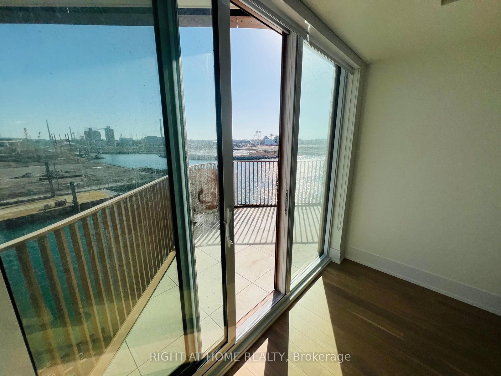 155 Merchants' Wharf, Unit 510 - Photo 31