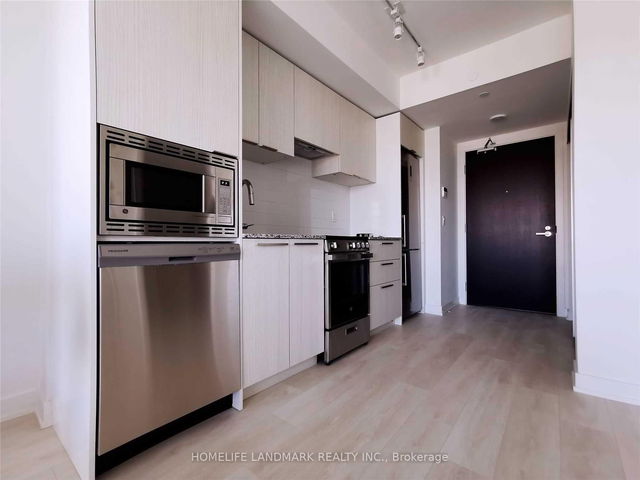 2106 - 501 Yonge Street