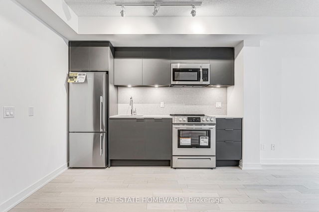 1307 - 25 Richmond Street E