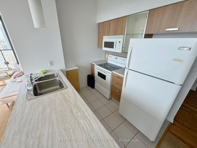 3402 - 38 Grenville Street