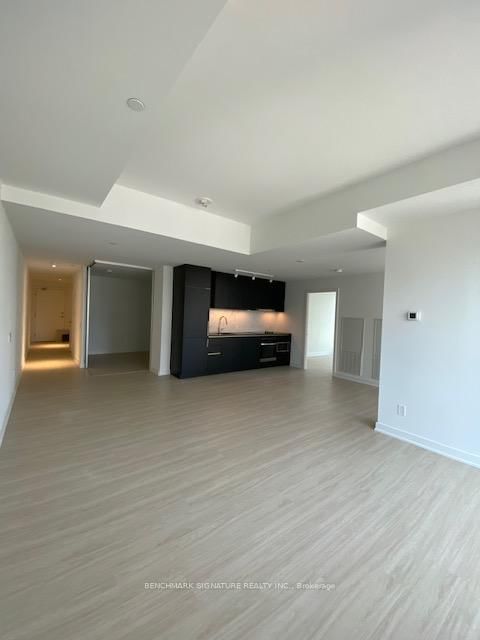 805 - 8 Wellesley Street W