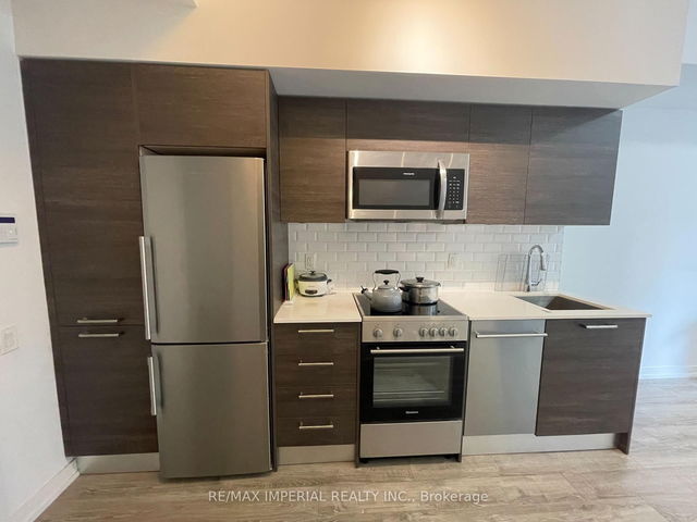 409 - 28 Wellesley Street E