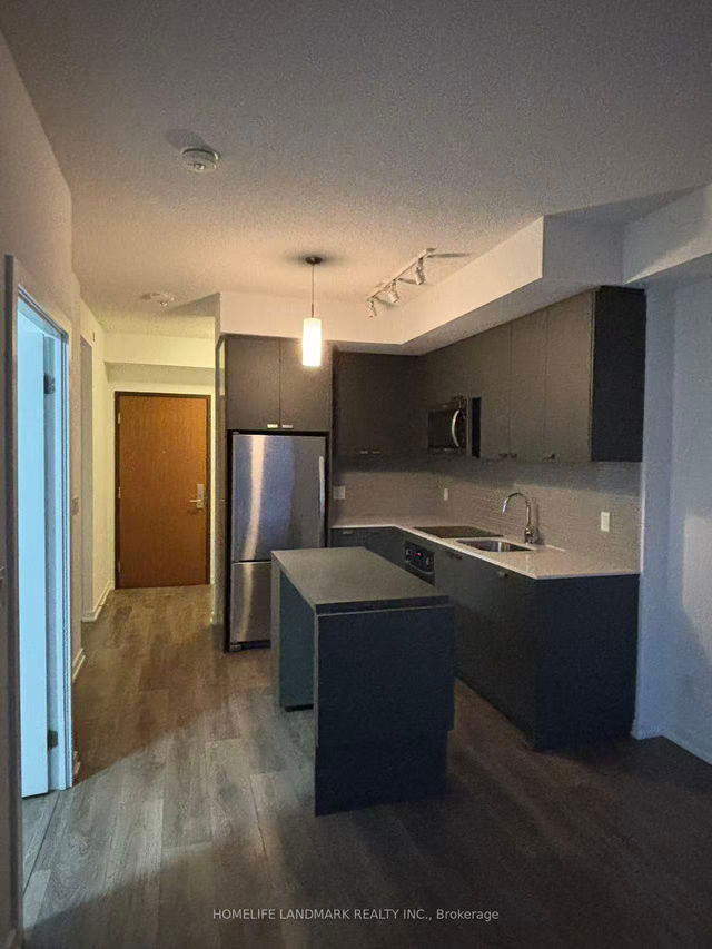 1009 - 56 Forest Manor Road W