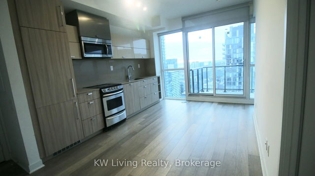 3712 - 290 Adelaide Street W