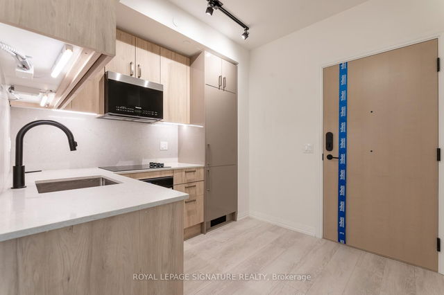 513 - 280 Dundas Street W