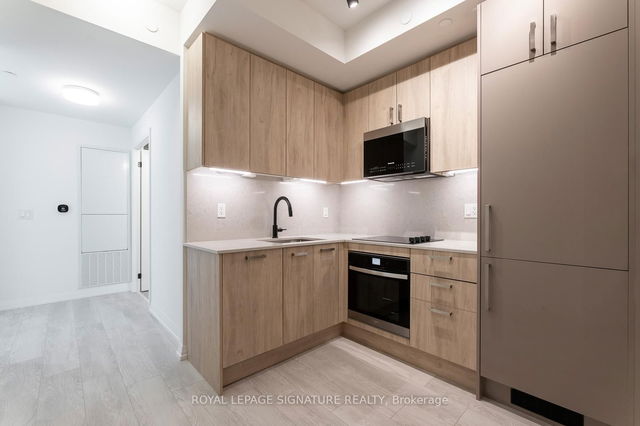 513 - 280 Dundas Street W