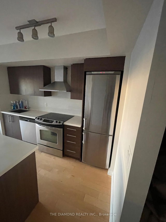 1101 - 58 Orchard View Boulevard