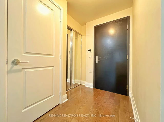1401 - 1080 Bay Street