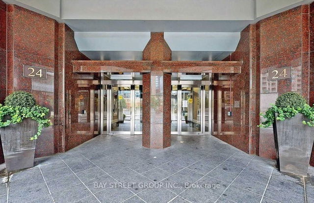 304 - 24 Wellesley Street W