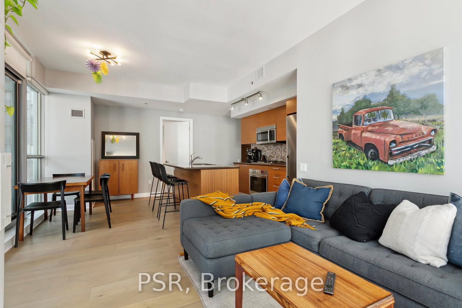 Listing Image 7