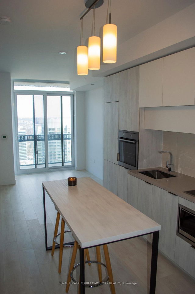 3709 - 8 Eglinton Avenue E