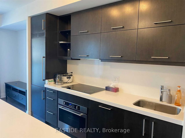 1601 - 1080 Bay Street