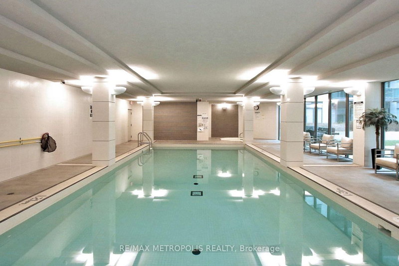 315 - 19 Grand Trunk Cres, Toronto, M5J 3A3 | Image 2