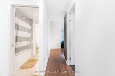 Unit 3910 — 12 York St, Toronto - Waterfront Communities C1 image-0-4