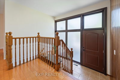 17 Ravenscroft Circ, Toronto - Bayview Village image-0-3