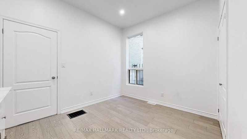38 Kensington Ave, Toronto, M5T 2J9 | Image 3