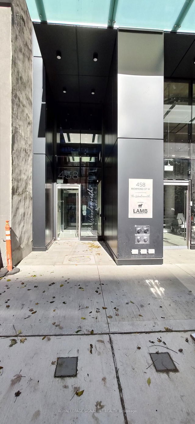 705 - 458 Richmond Street W