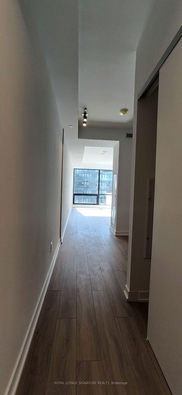 705 - 458 Richmond Street W